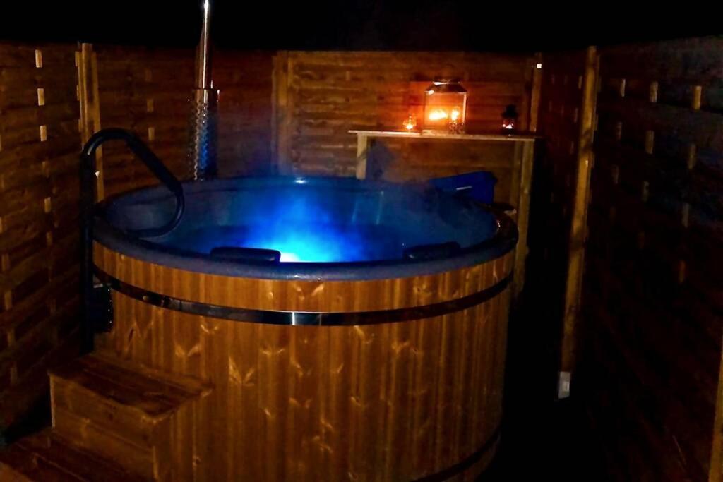 Ruhig Gelegene, Top Moderne Ferienwohnung - Hot Tub Und Sauna Gegen Aufpreis Neuhaus an Der Eger Ngoại thất bức ảnh