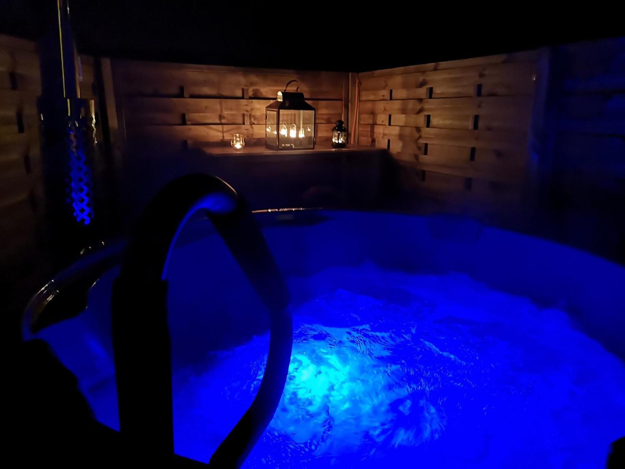 Ruhig Gelegene, Top Moderne Ferienwohnung - Hot Tub Und Sauna Gegen Aufpreis Neuhaus an Der Eger Ngoại thất bức ảnh